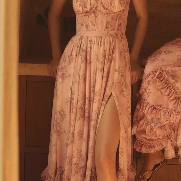 V. Chapman Dresses & Skirts - V. Chapman Blush Floral Maxi Dress